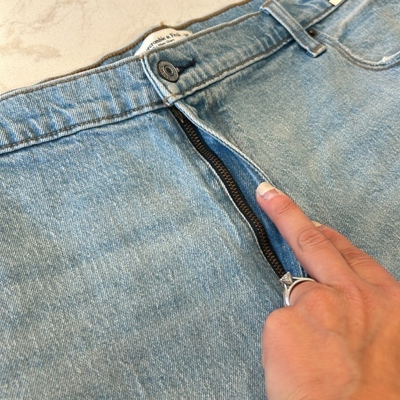 Abercrombie & Fitch NWT women's The 4" Mom Short Curve Love Size 36/22 High Rise - Picture 13 of 14